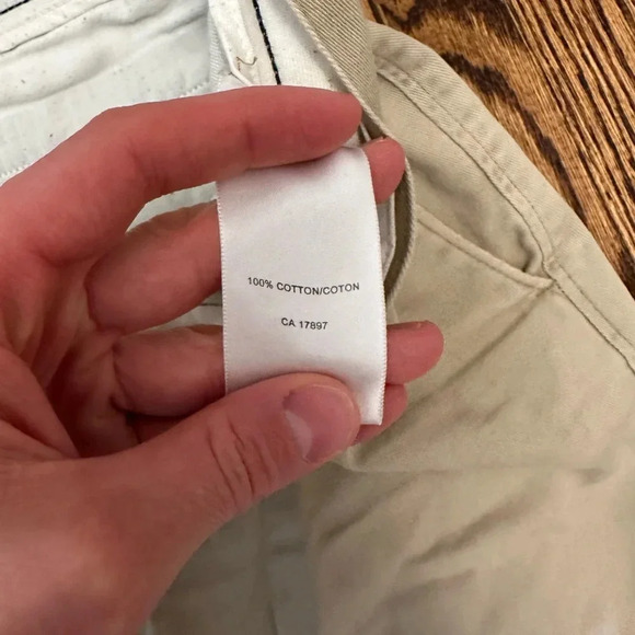 Banana Republic Khaki Shorts Sz 32 - Picture 3 of 4